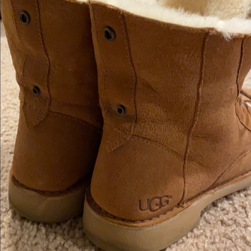 Lightly loved UGGS - Picture 3 of 7